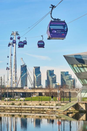 WATERSIDE 2 BDR FLAT W FREE Parking at ExCel, London